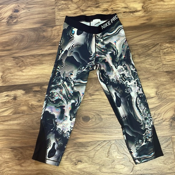 Nike pro cropped multi color leggings. Worn twice. No damage - Picture 1 of 2
